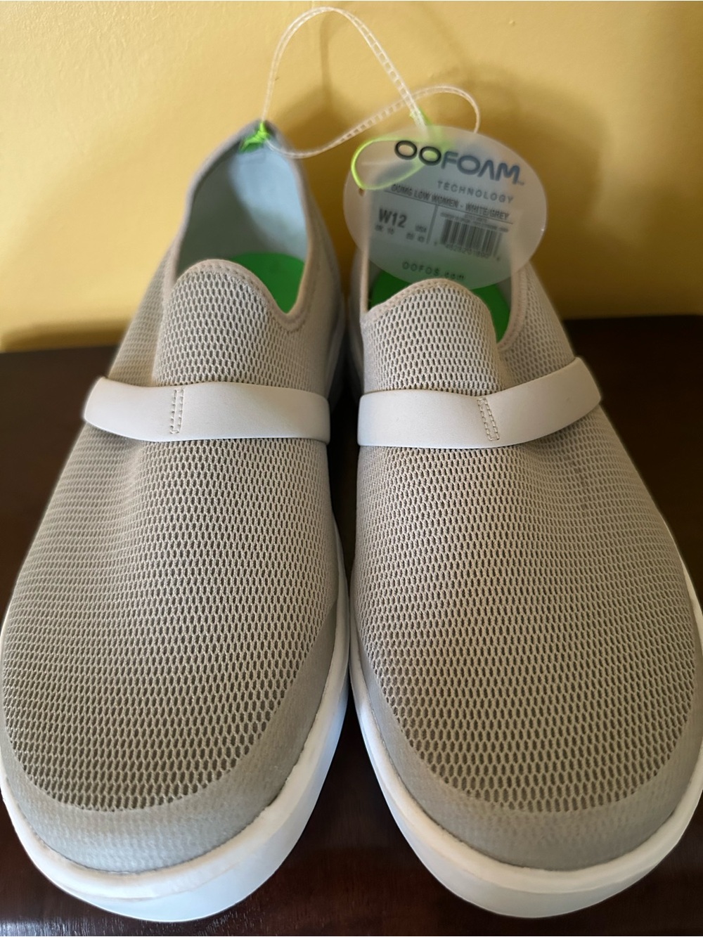 OOFOS Womens -Unisex NEW Slip-On Mesh Sneakers in Light Gray and White